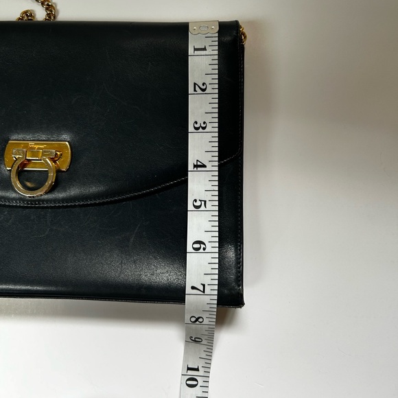Vintage Salvatore FERRAGAMO navy blue leather crossbody clutch gold chain strap. - Picture 13 of 16